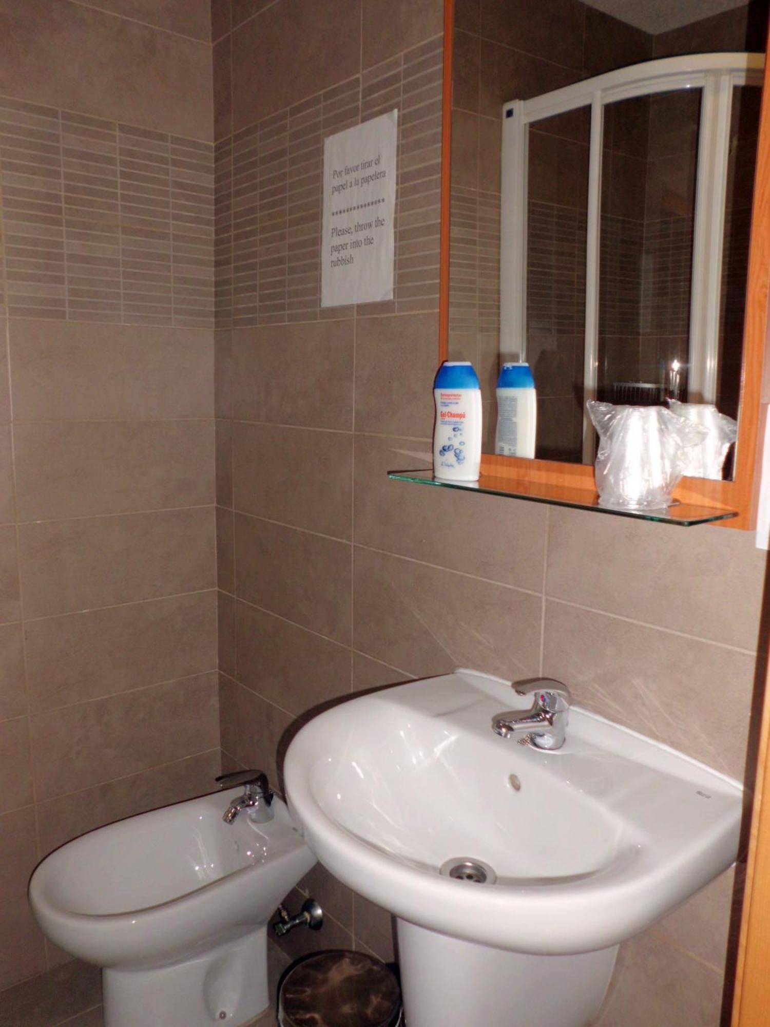 Hostal Abastos Валенсия Экстерьер фото