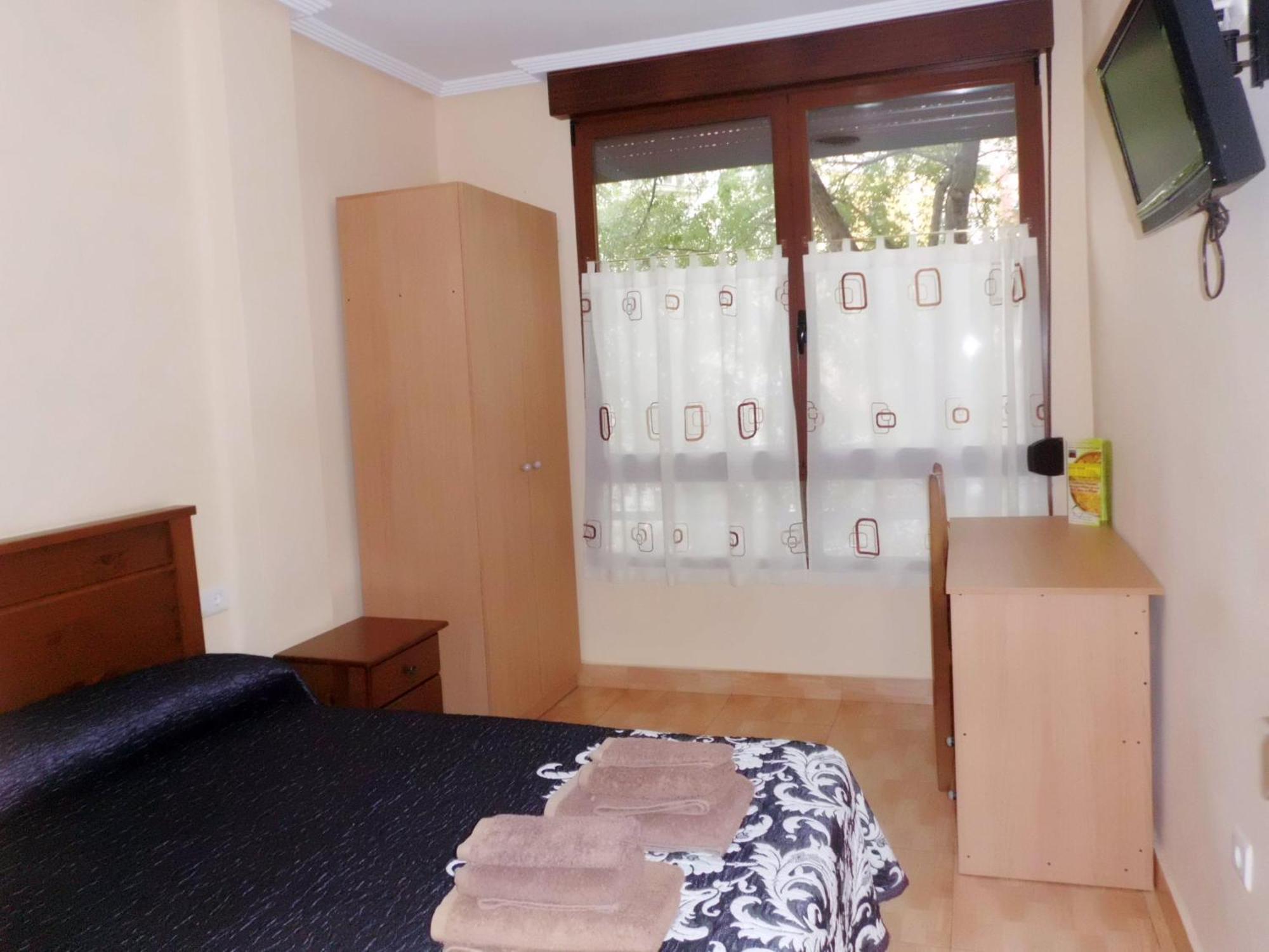 Hostal Abastos Валенсия Экстерьер фото