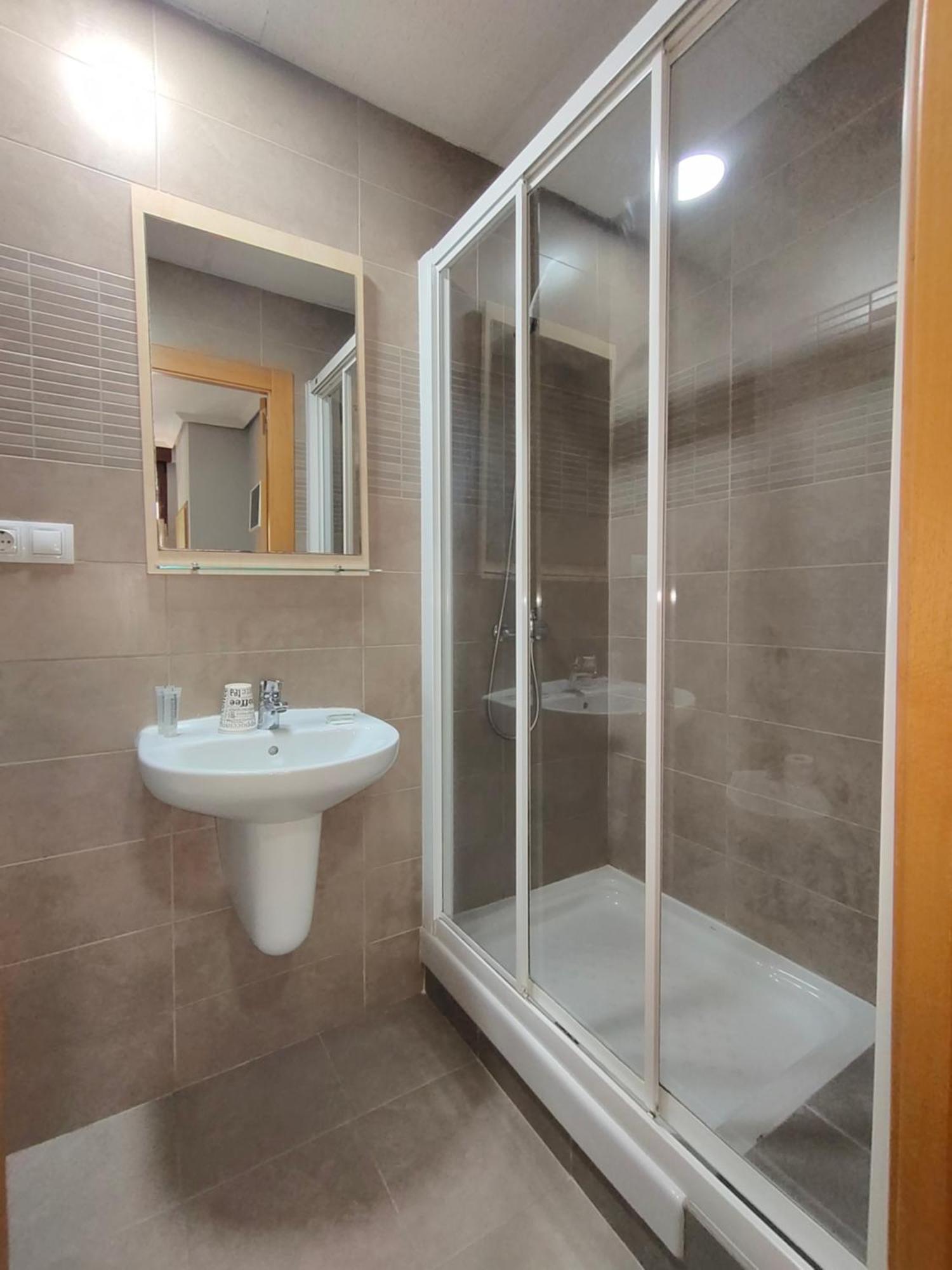 Hostal Abastos Валенсия Экстерьер фото