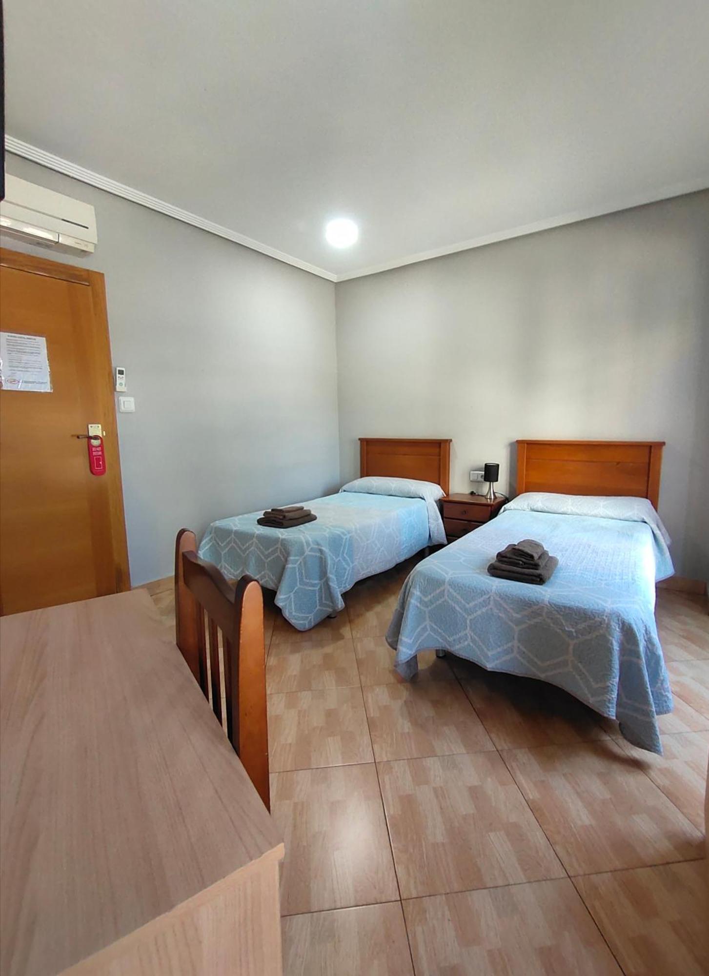 Hostal Abastos Валенсия Экстерьер фото