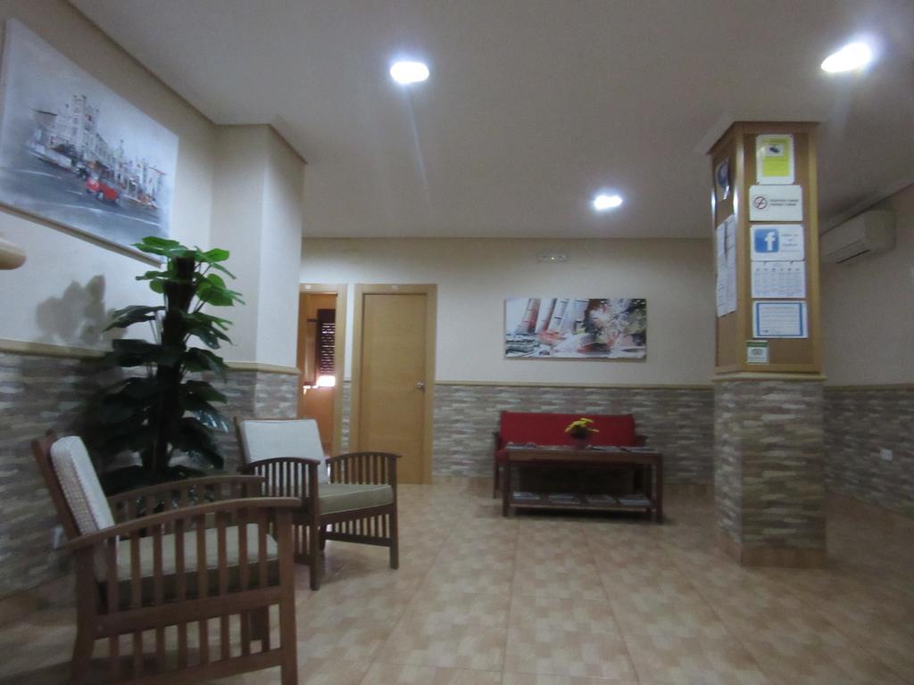 Hostal Abastos Валенсия Экстерьер фото